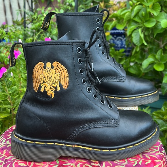 🏴󠁧󠁢󠁥󠁮󠁧󠁿 Dr. Martens MIE Vintage Embroidered Gargoyle Boots UK 5 - Picture 4 of 17